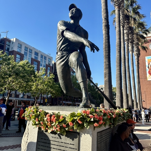 Willie Mays Statue in front of Oracle Park